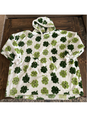 Throwzy by Marlo Lorenz Shamrock Hoodie Women's One Size Green White Oversized